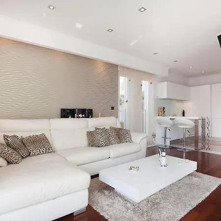 Holiday home Cozy In With Wifi *