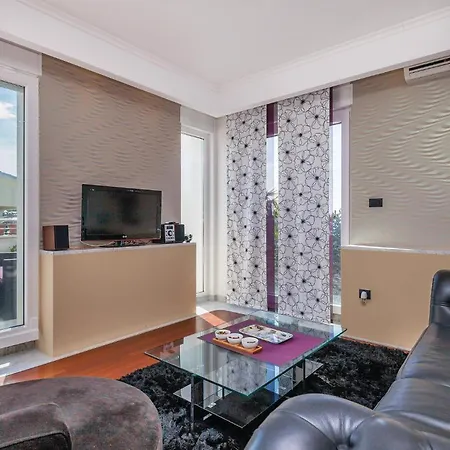 Holiday home Cozy In With Wifi *