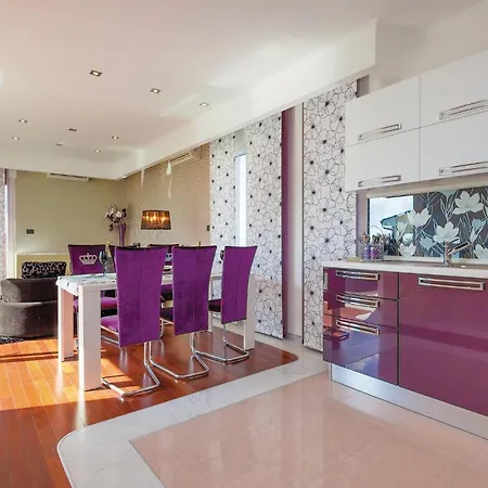 Holiday home Cozy In With Wifi Crikvenica